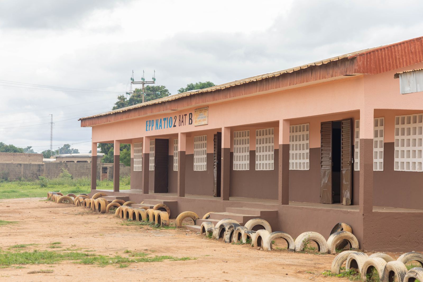 Un bâtiment d'école rénové